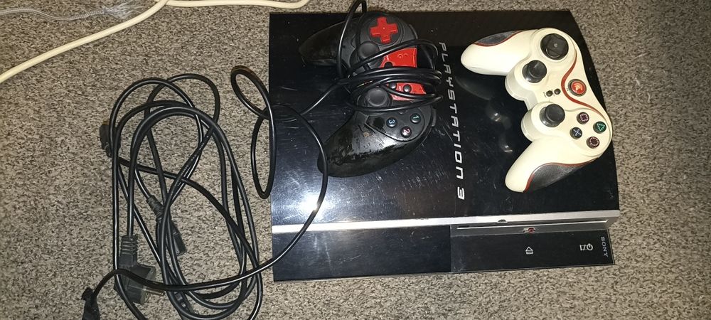 Ps3 + 2 manete + 2 jocuri