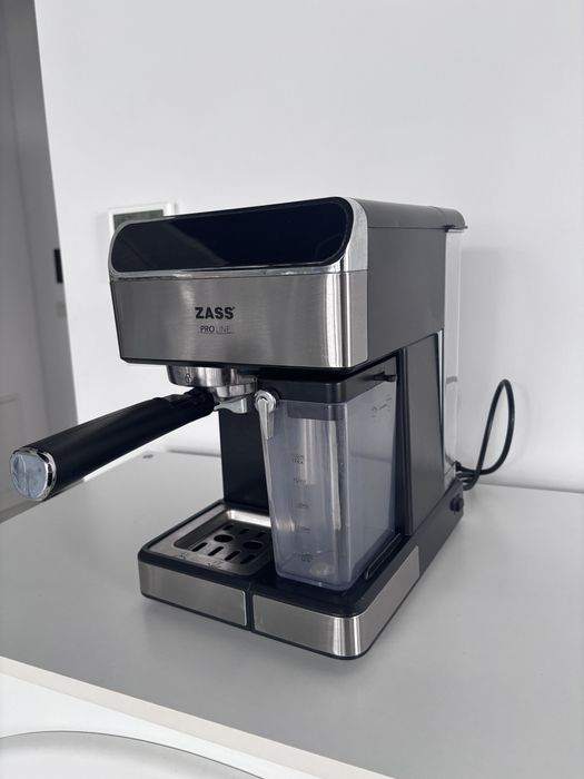 Espressor manual cu spumare automată