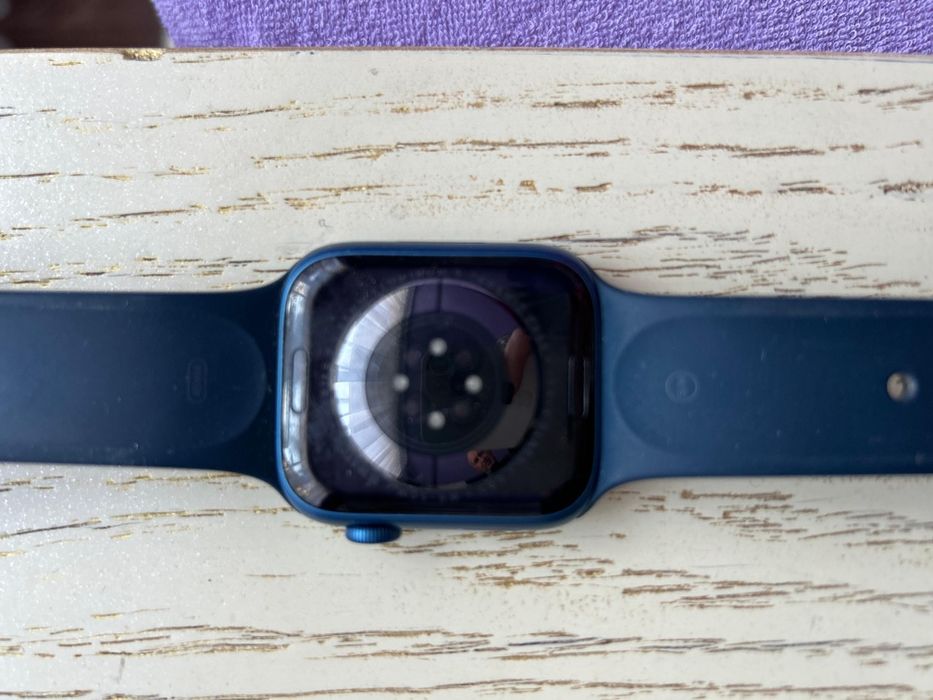 Apple watch 7 series 45 mm .