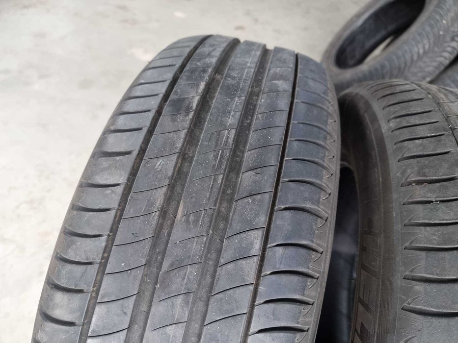 Set 4 Anvelope de VARA 225.60.16 'Michelin' ; stare buna