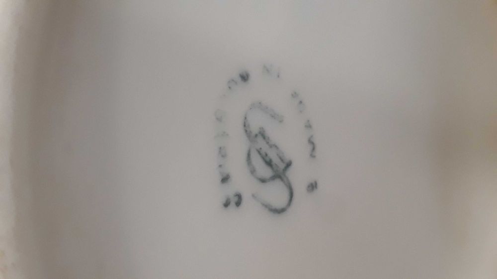 Каничкa български порцелан