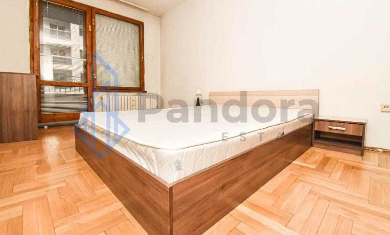 Дава се под наем Тристаен апартамент в София, Център - 84 кв.м за 550 € - Снимка #2