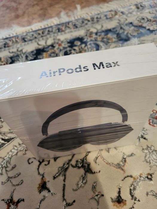 Продам новые наушники Airpods max