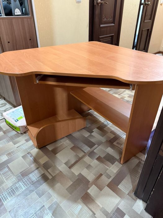 Стол компютерный