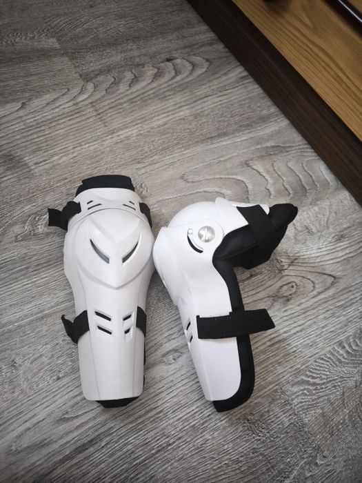 Продавам наколенки