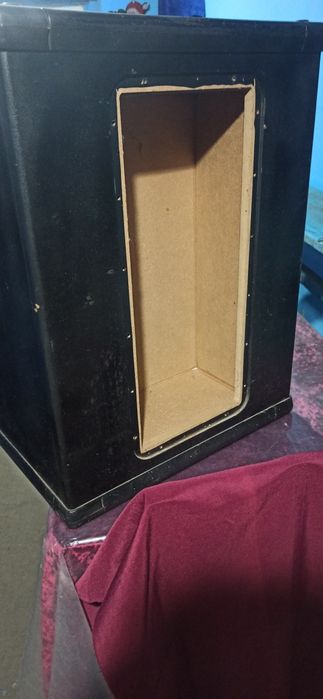 Vând carcasa subwoofer Behringer b1500d-pro
