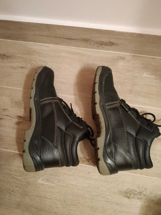 Bocanci de protectie cu bombeu metalic, Nr 43