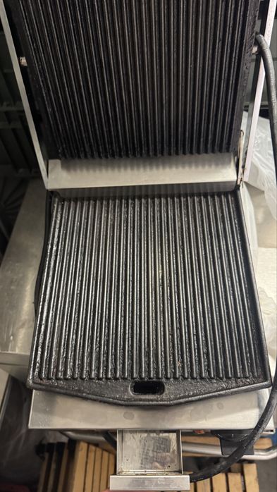 Grill contact / Panini press profesional LINCAT - inox, plăci fontă