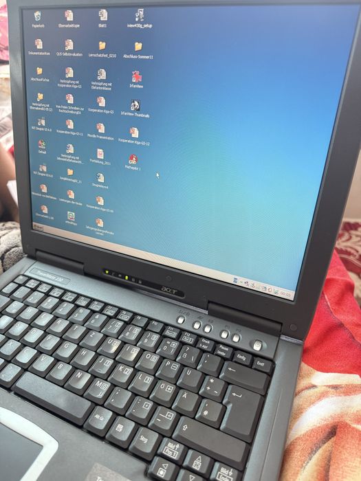 Ретро Лаптоп Acer TravelMate 230XV + Дигитална видеокамера Canon MV400