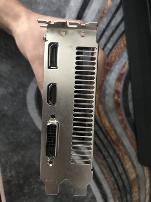 Видоекарта Amd rx 560 4 gb