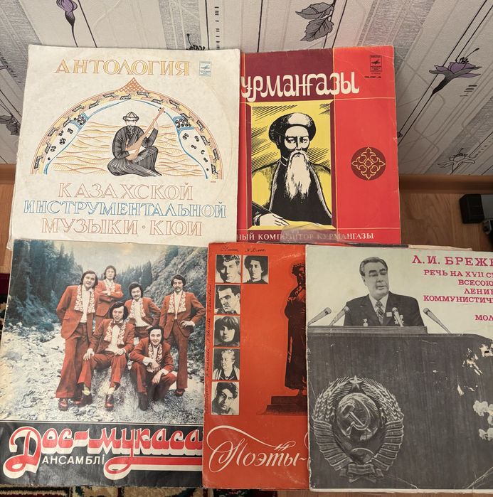 Радио с пластинками ретро