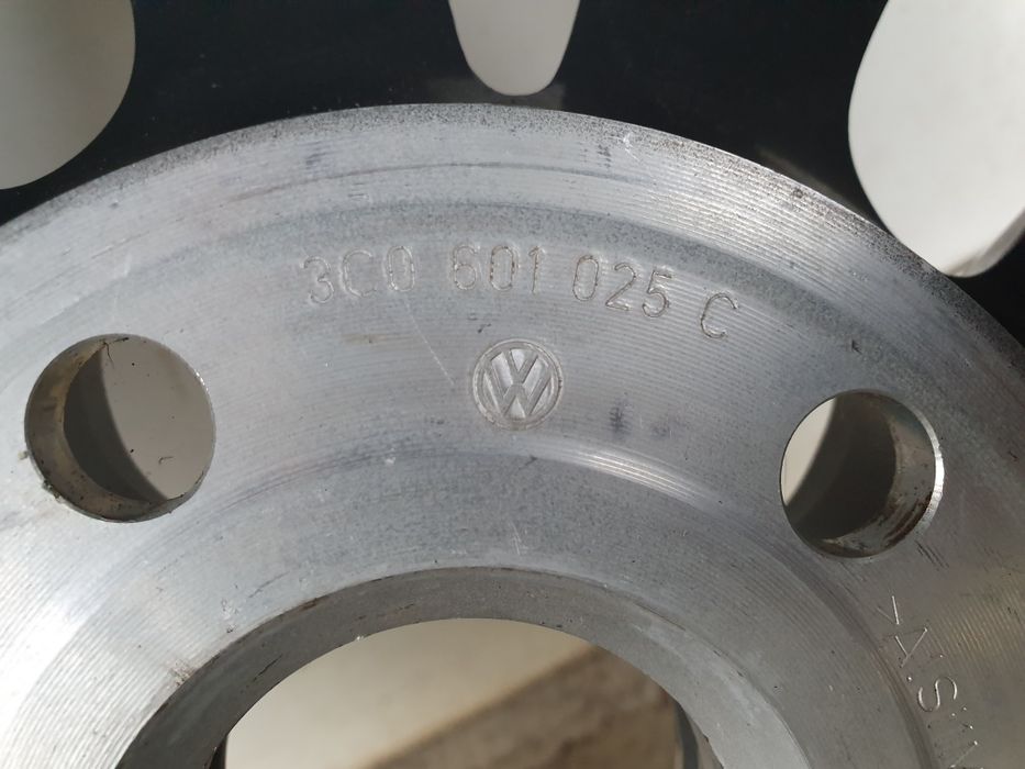 Vand o bucata janta NOUA vw ,16 " ,3C0 601 025 C cu anvelopa 215 55 16