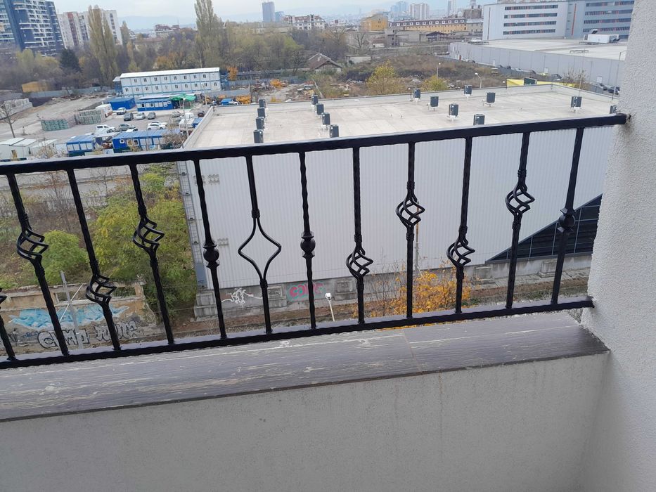 Изделия от ковано желязо парапети врати огради маси столове