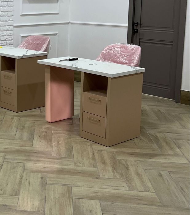 Маникюрный стол