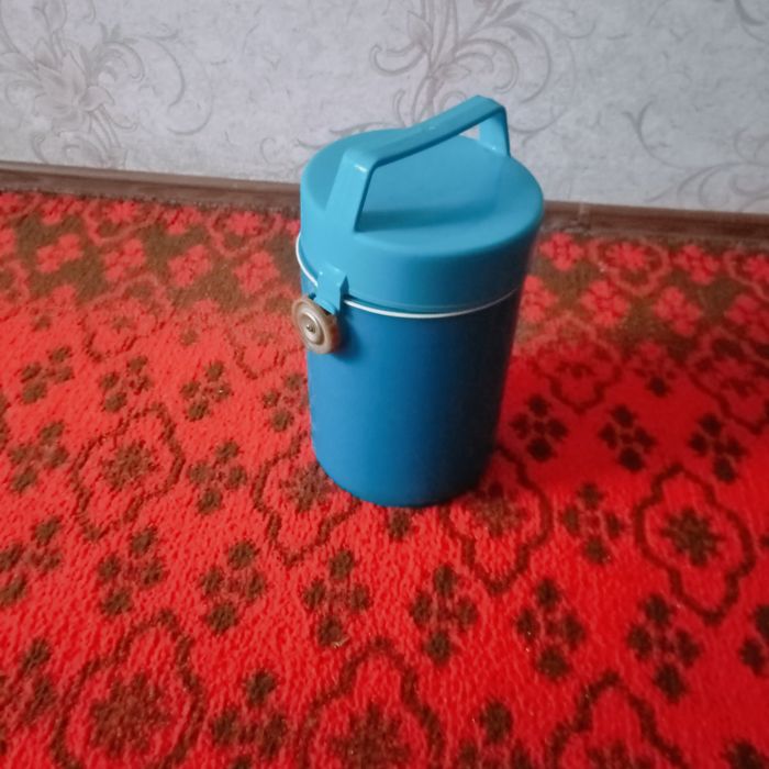 Продам насос, шурупы для сэндвич панели стеновые,и термосок