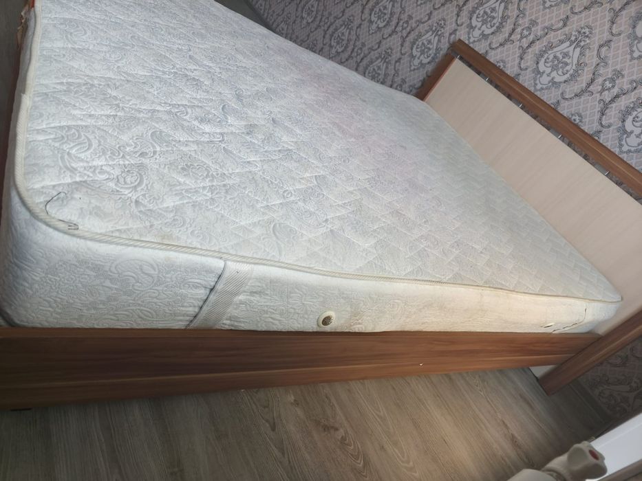 Кровать двуспалка с матрасом всего за 10к