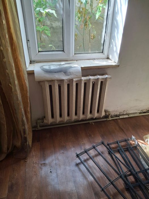 Радиаторы чругунные 8 секций 4 штук 1200т одну секцию