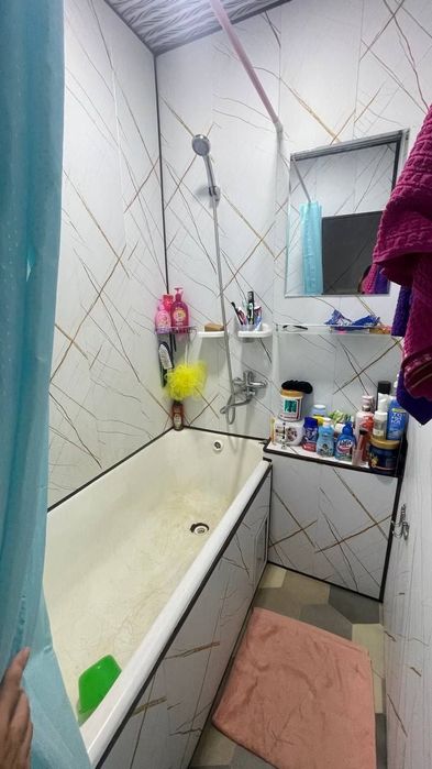 3 xonalik srochna sotiladi