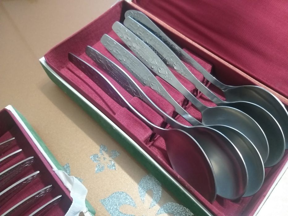 Продам 2 набора ложек