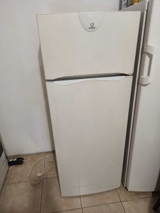 Хладилник с камера Indesit