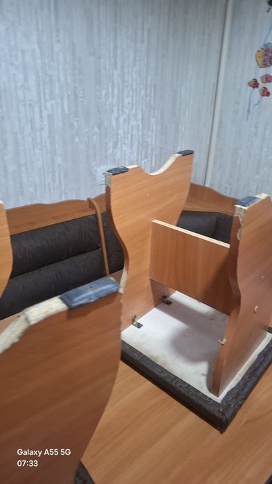 Кухонный уголок стол  2 табурета