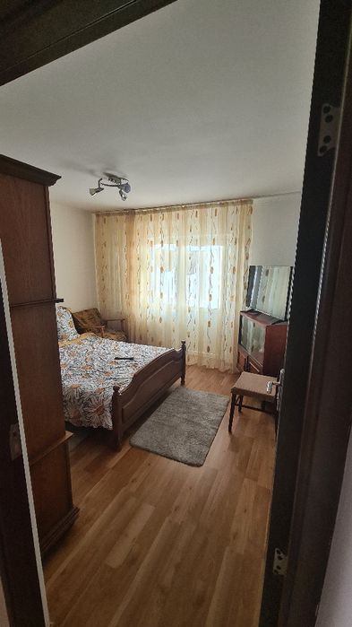 Vând apartament 3 camere Roman