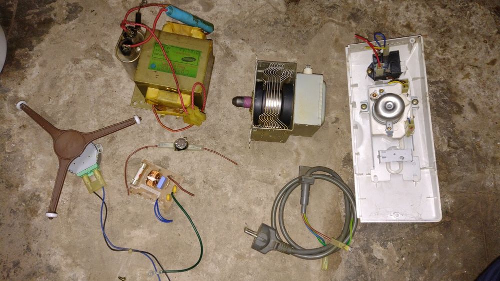 Части за микровълнова фурна