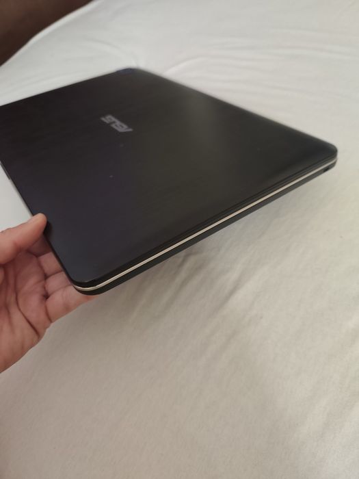 Лаптоп Asus r540y
