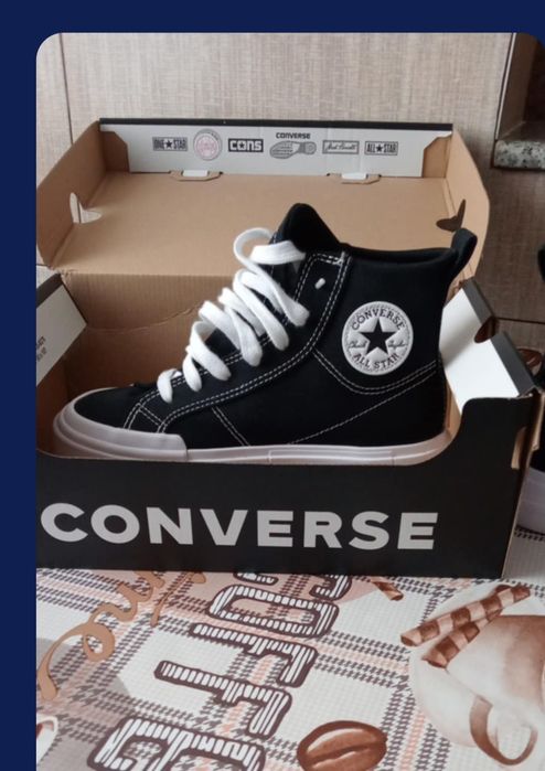 Teneși converse noi originali 150 lei.nr 34