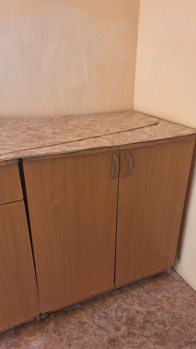 Шкафы, столы, стулья