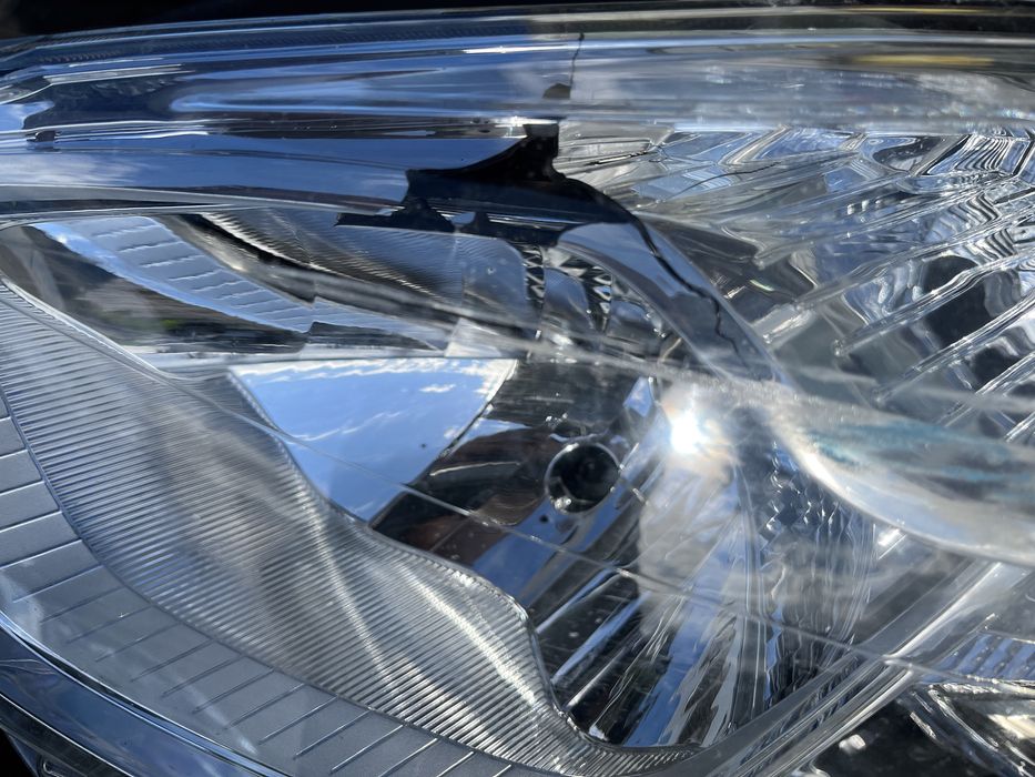 2 броя ляв и 1 брой десен фар Dacia Dokker 2012-2024