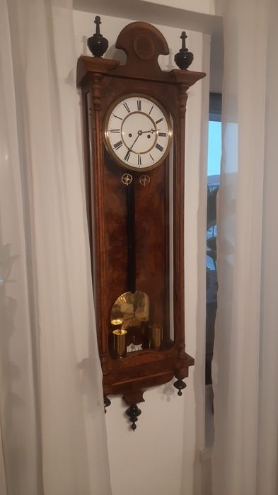 Ceas de perete Vienna , 1870, furnir rădăcină  nuc