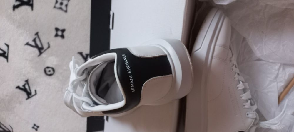 Продам Armani  обувь