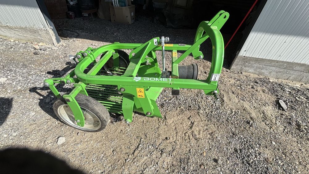 Едноредова вибрационна картофовадачка BOMET URSA  Z655,