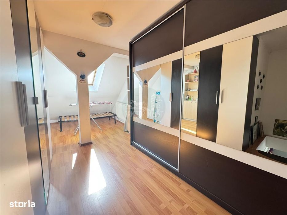 Apartament la mansarda cu 3 camere si balcon in Vasile Aaron