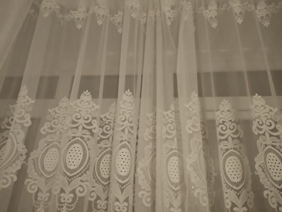 Vând minunăție perdea cu broderie aplicată
