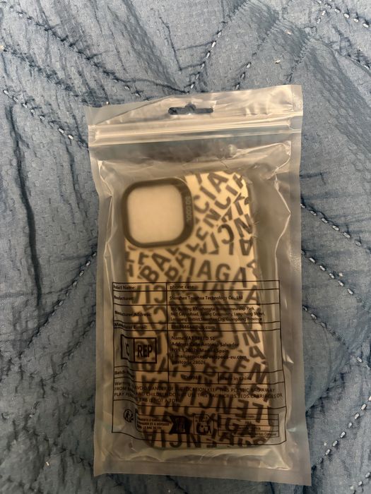 Калъф за iphone 15 на BALENCIAGA