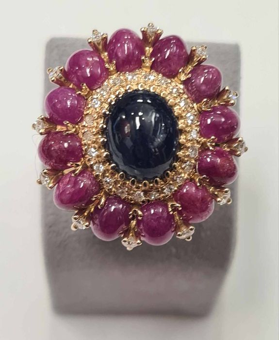 Inel din aur galben 18k, cu safir atural, rubine naturale si diamante