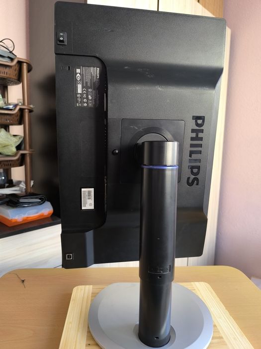 Монитор Philips Brilliance 221B3L