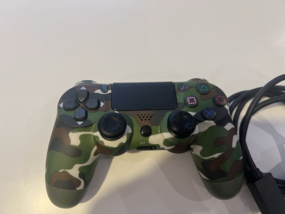 PlayStation 4 PS4 + 2 контролера + много игри