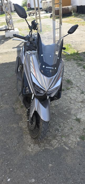 Продам макси скутер