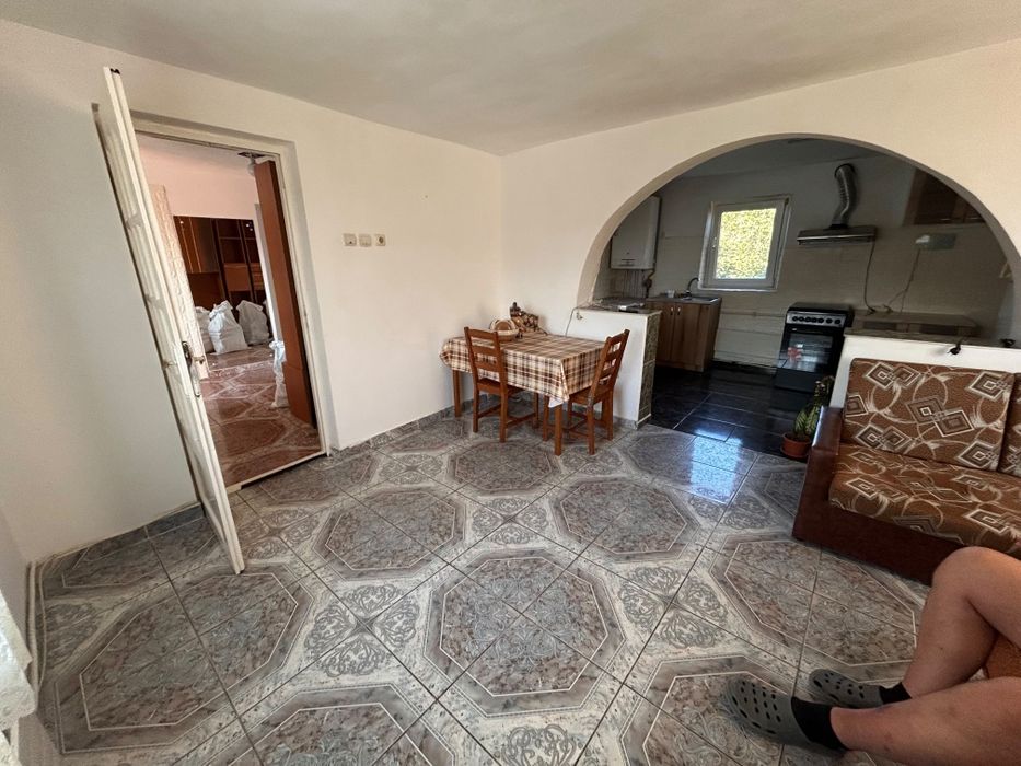 Închiriez apartament 3 camere