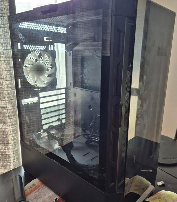 Кутия за компютър със захранване 750w СПЕШНО