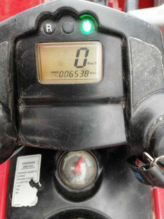 Vand 2 ATV-uri  ( Polaris Hawkeye 300 cm3 / Honda Fourtrax 420 cm3 )