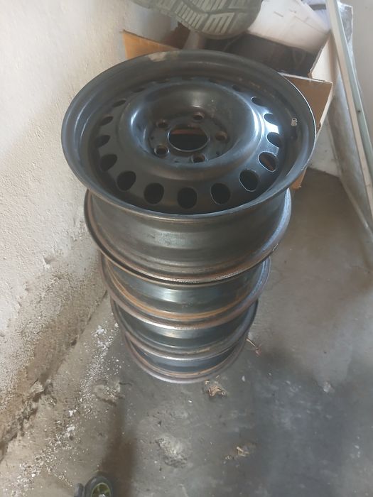 Шины б.у и диски на мерседес 124