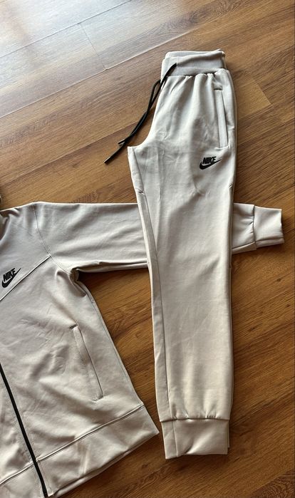 Мъжки,памучен,сив екип Nike с гумирано лого,с качулка и ципове на джобовете