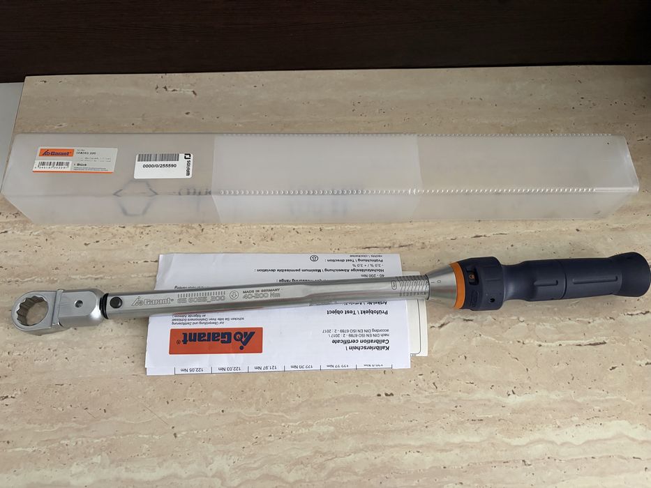 Cheie dinamometrica Garant Tools, model 65 6055 200, cu capacitate de 40-200 Nm