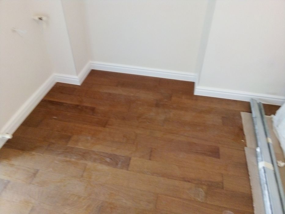 Montaj parchet laminat și plină din duroplimer