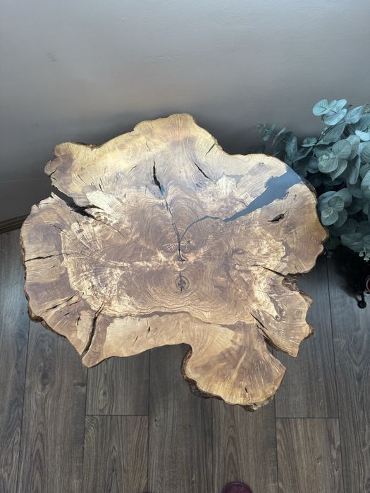 Уникална холна маса - естествена форма от дърво