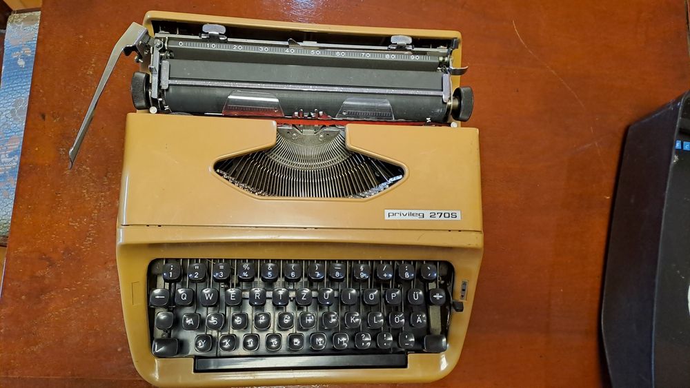 Пишеща машина Privileg 270S